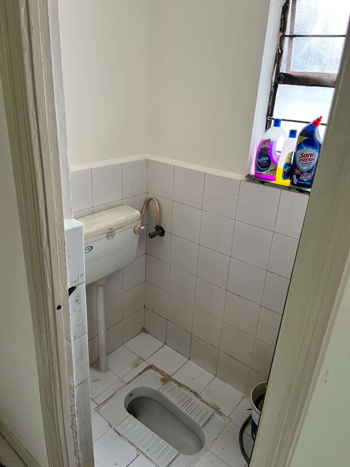 Semi Furnished 1.5 BHK for Rent @ Dhankawadi